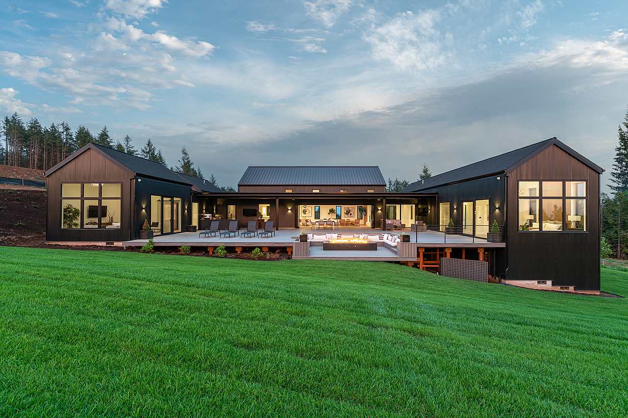 folding glass walls in Oregon home