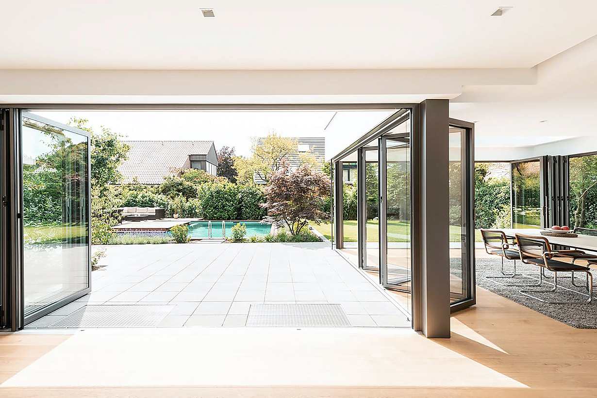 Generation 4 moveable glass wall systems