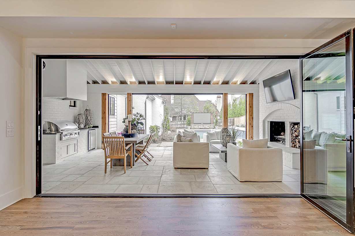 indoor outdoor living California Room