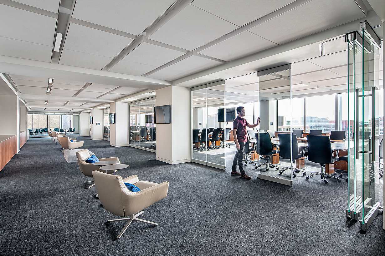 PrivaSEE acoustic frameless glass partition