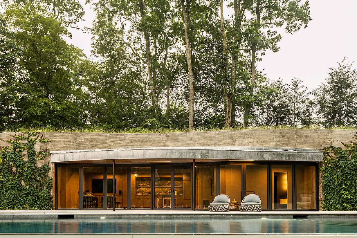unique ppol house residential glass wall design