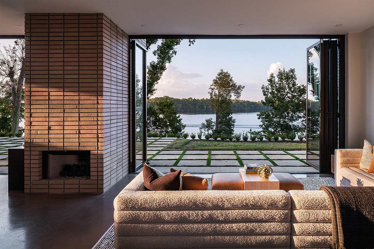 Generation 4 residential glass wall systems at lakefront