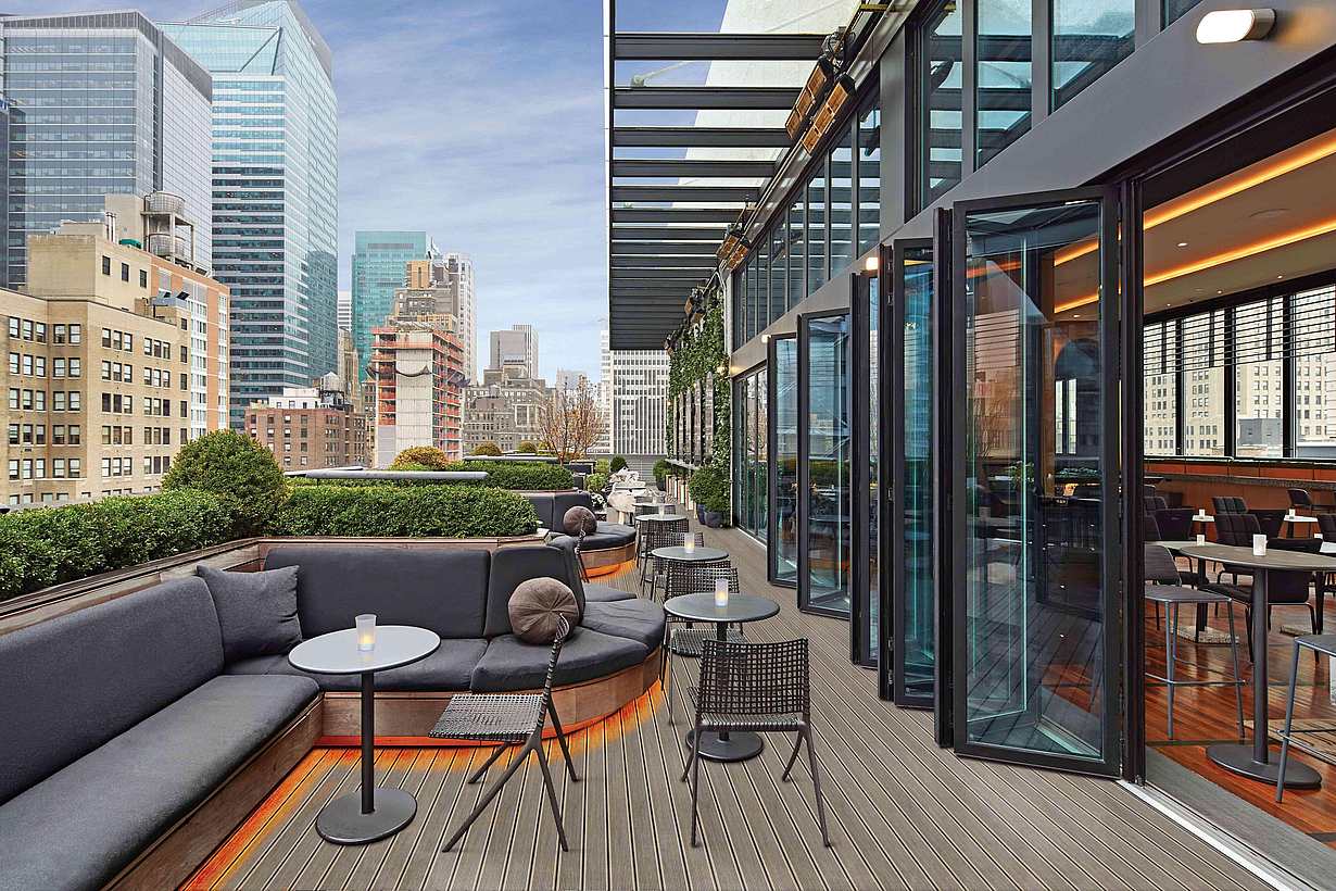folding-glass-walls-on-rooftop-in-nyc
