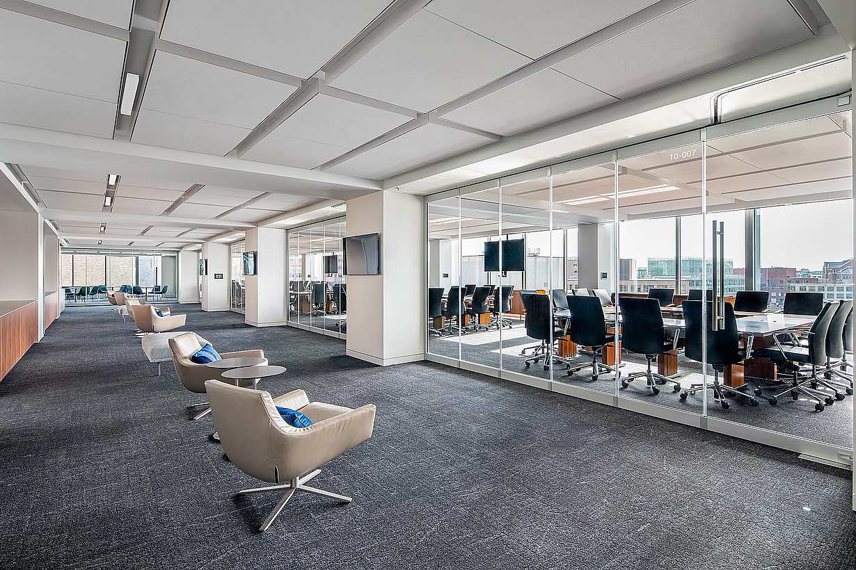 closed-single-track-sliding-systems-in-office-design