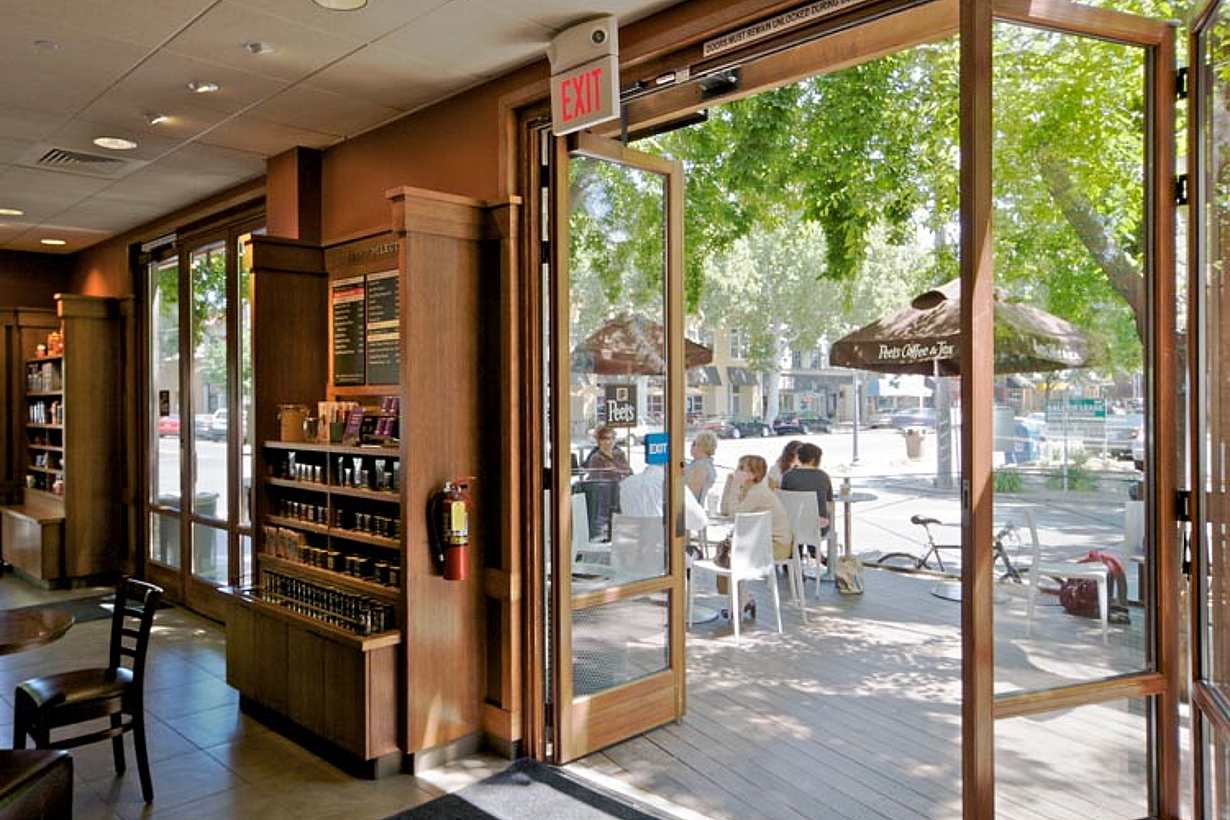 Alternative-to-the-traditional-commercial-glass-entry-door