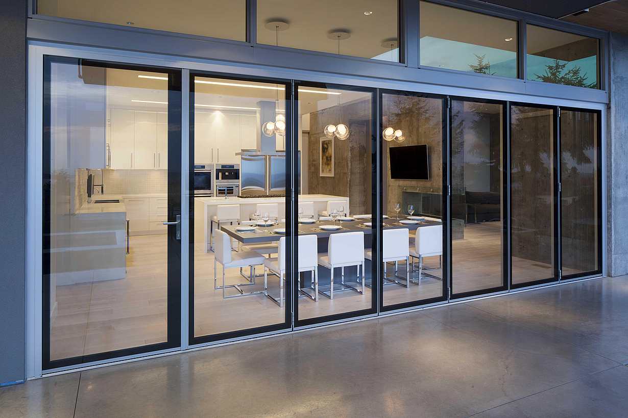 glazing-shown-with-closed-opening-glass-wall-in-residence