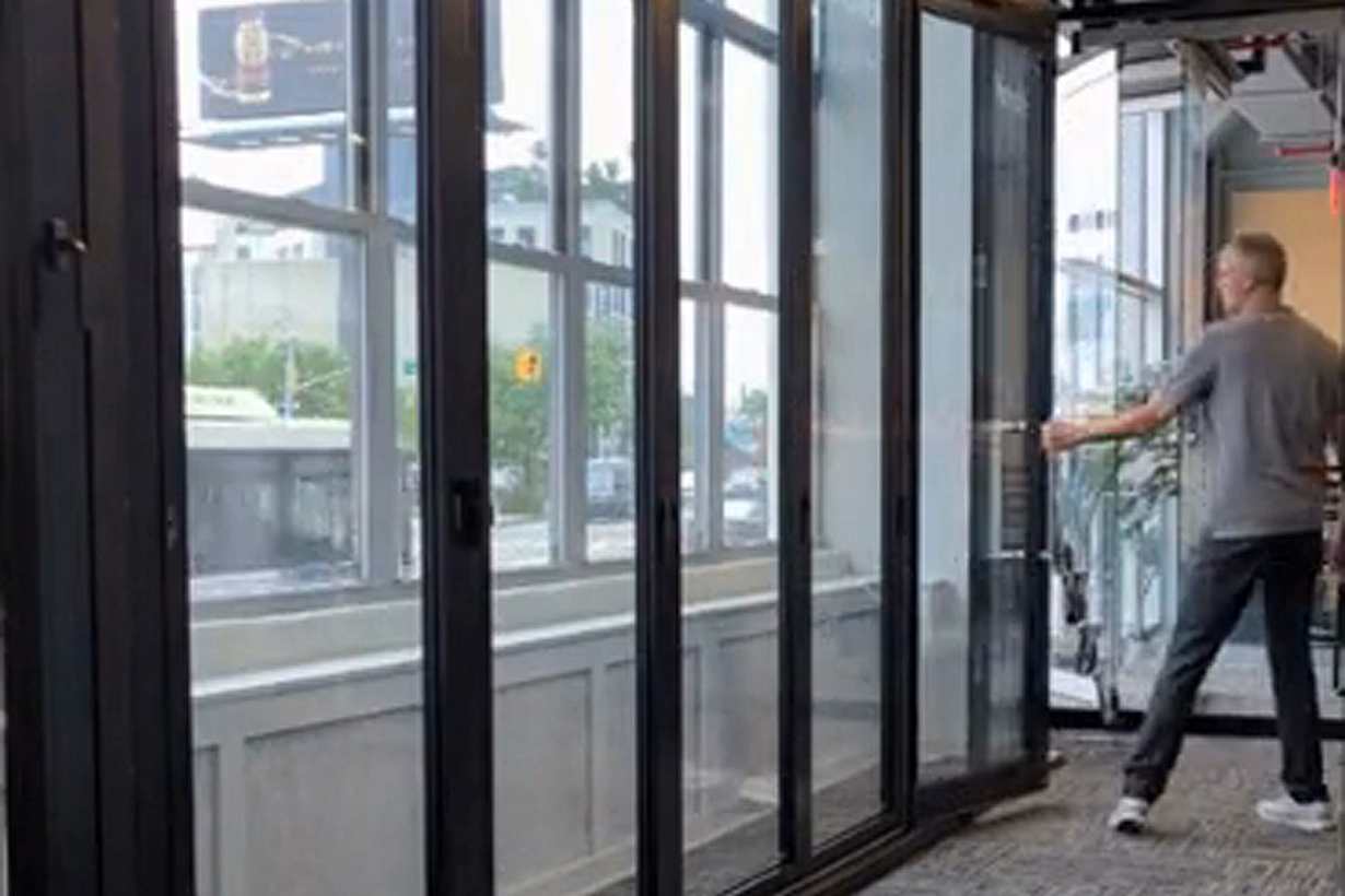 NanaWall HSW60 with ISP Opening | Operational Video