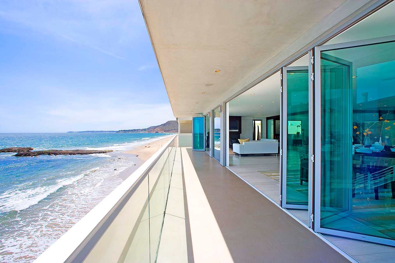 SL45 Residential balcony with ocean view - colored interlayers glass 