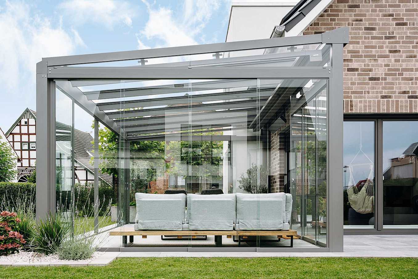 SL25 single family house with all glass sliding doors