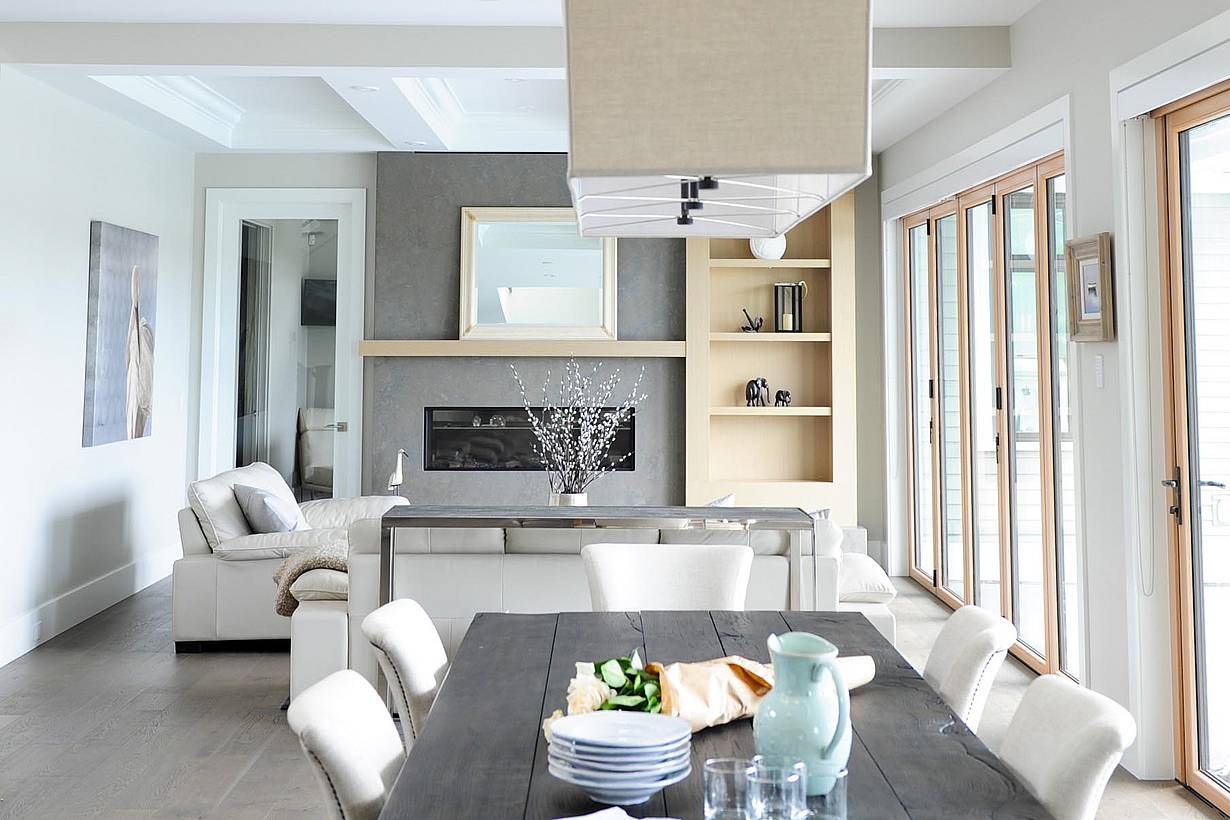 modern farmhouse with aluminum clad WA67 folding glass wall for indoor/outdoor lifestyle