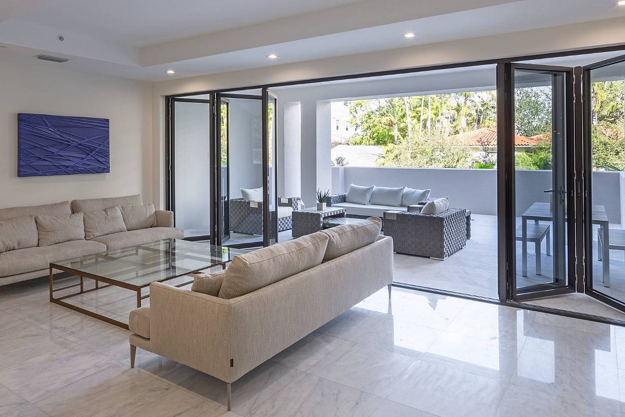 balcony design in Florida multifamily homes with NanaWall SL73