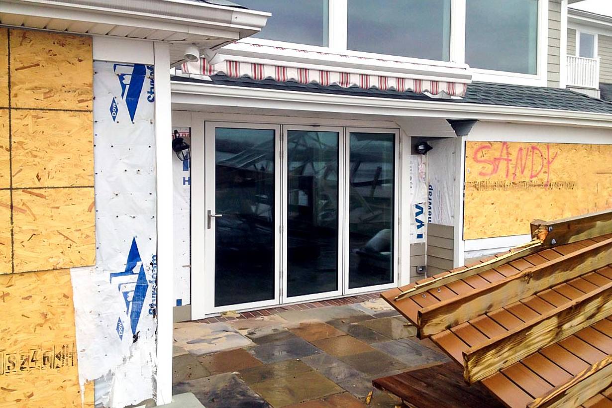NanaWall SL73 hurricane resistant folding glass wall still stands after Hurricane Sandy