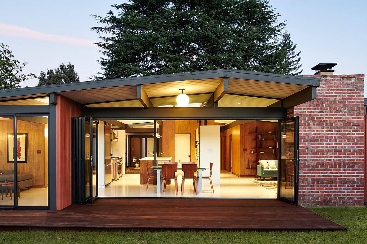 Eichler homes remodel with folding glass wall to let the outdoors in