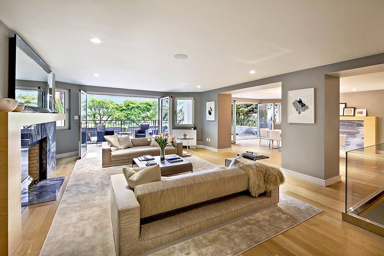 new york city highend townhome with indoor/outdoor living and folding glass walls