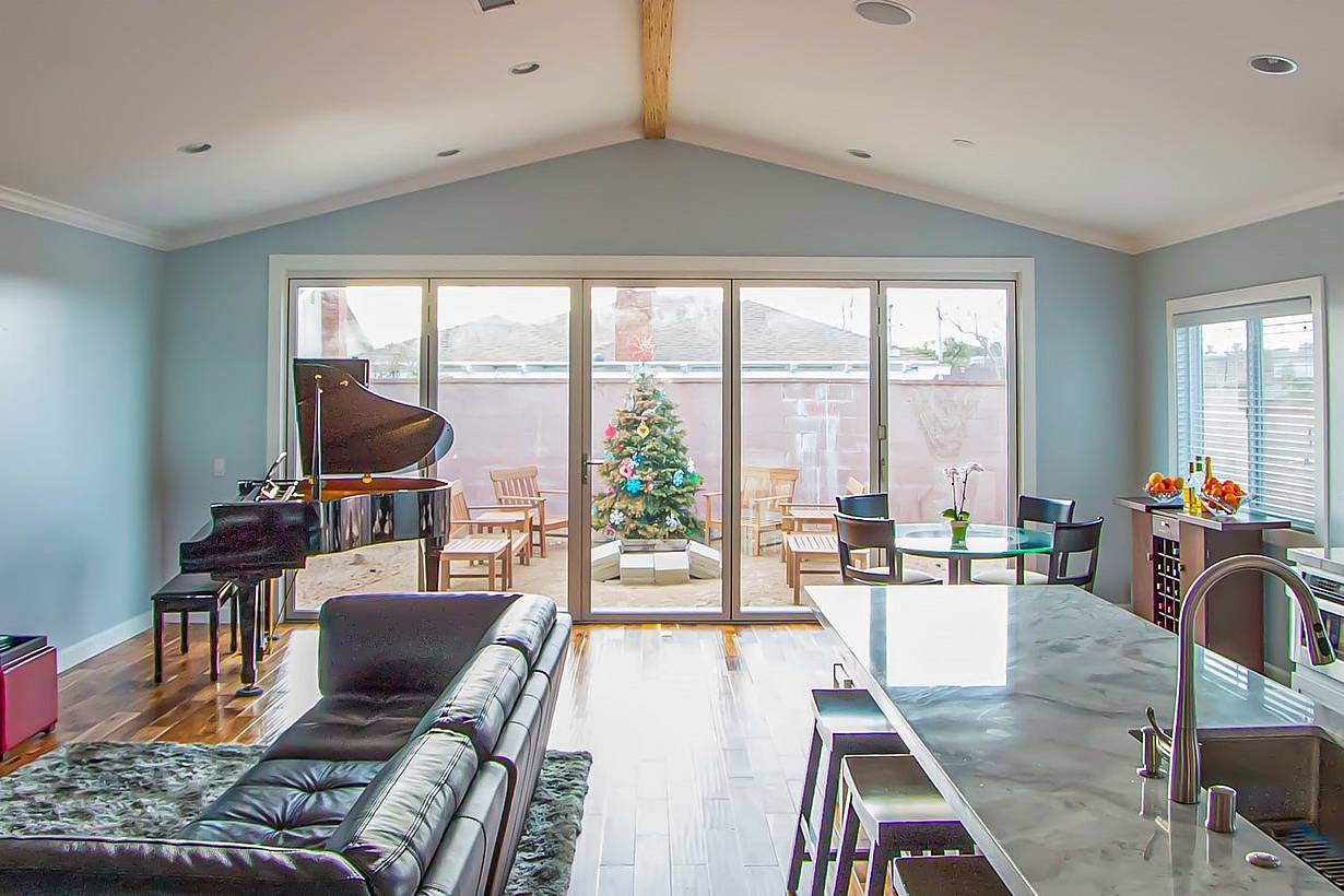 operable glass wall for indoor/outdoor living space
