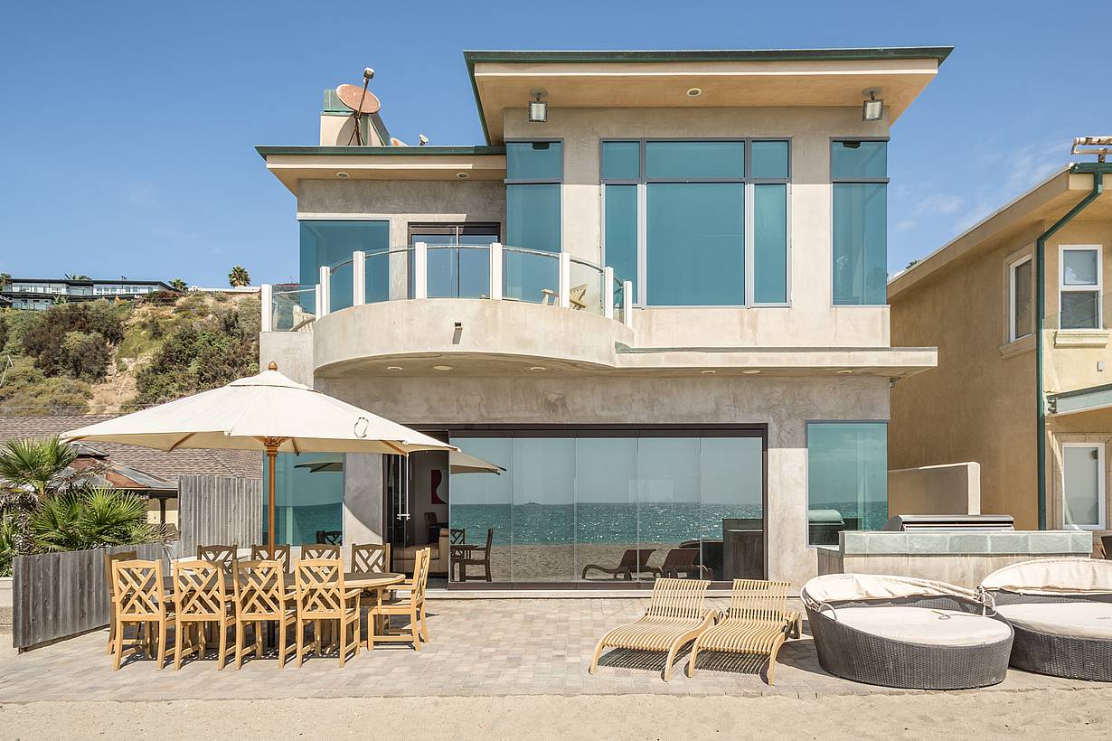 NanaWall ClimaCLEAR residential glass walls in beach front home