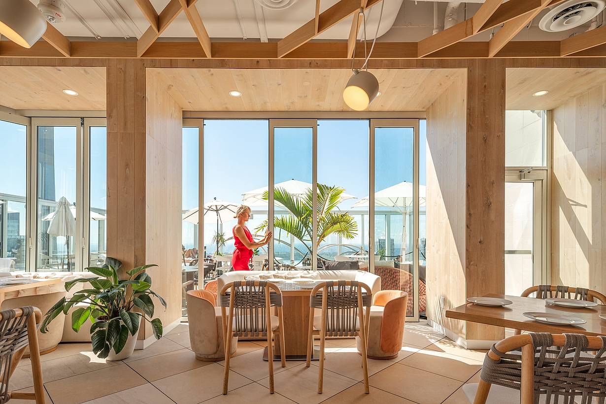 commercial glass walls in rooftop bar