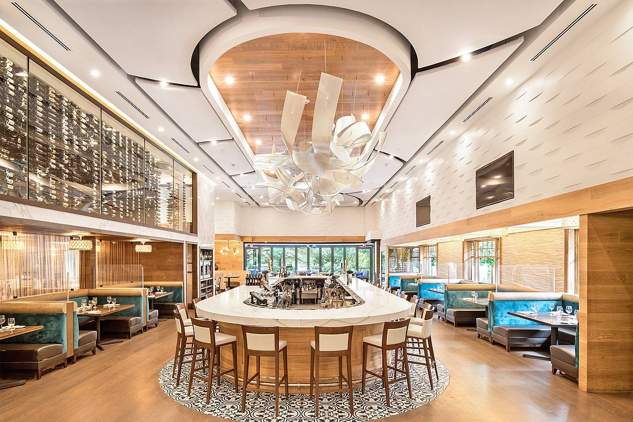 NanaWall moveable glass systems in restaurant design