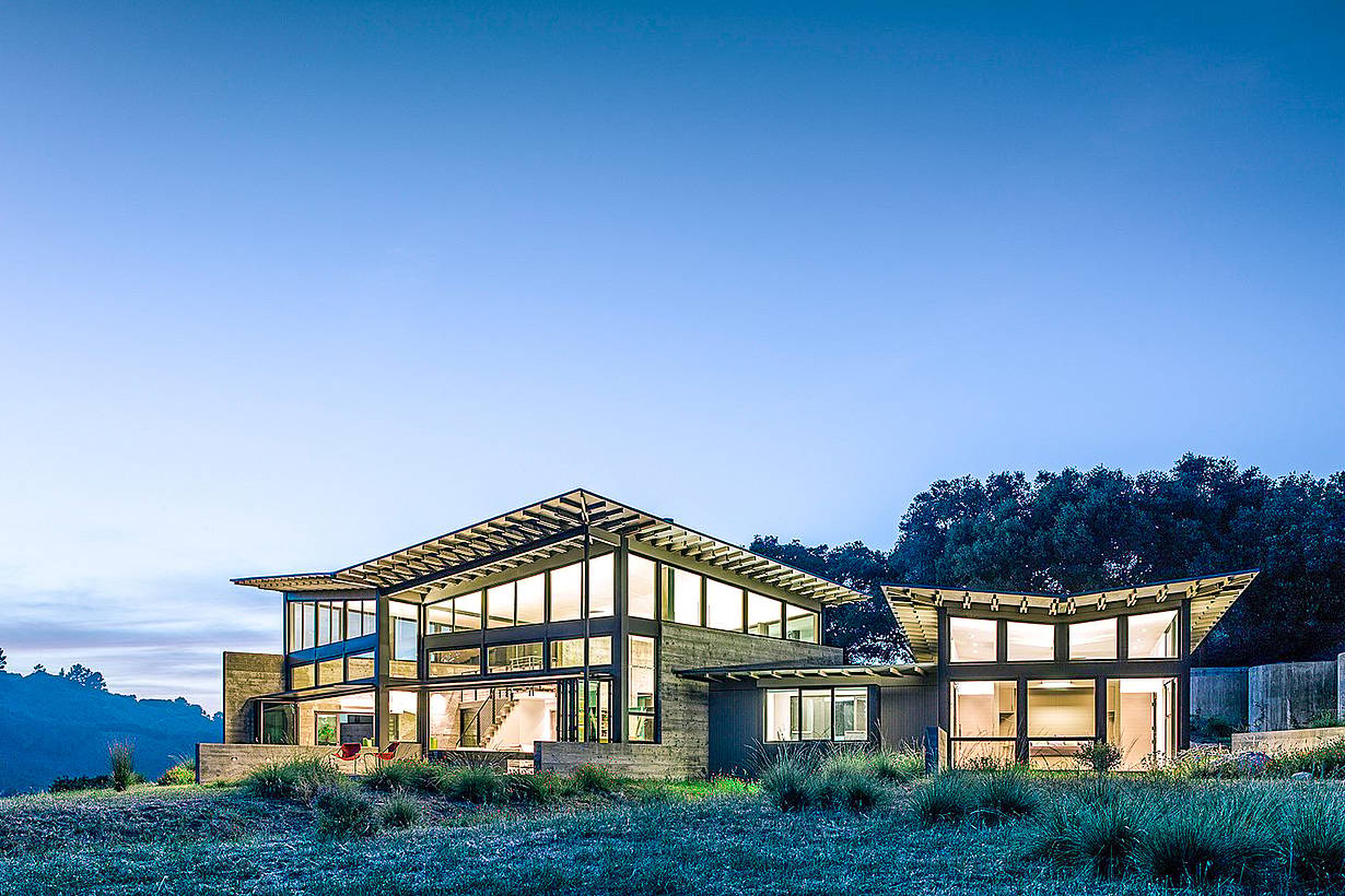 NanaWall residential glass walls in modern home