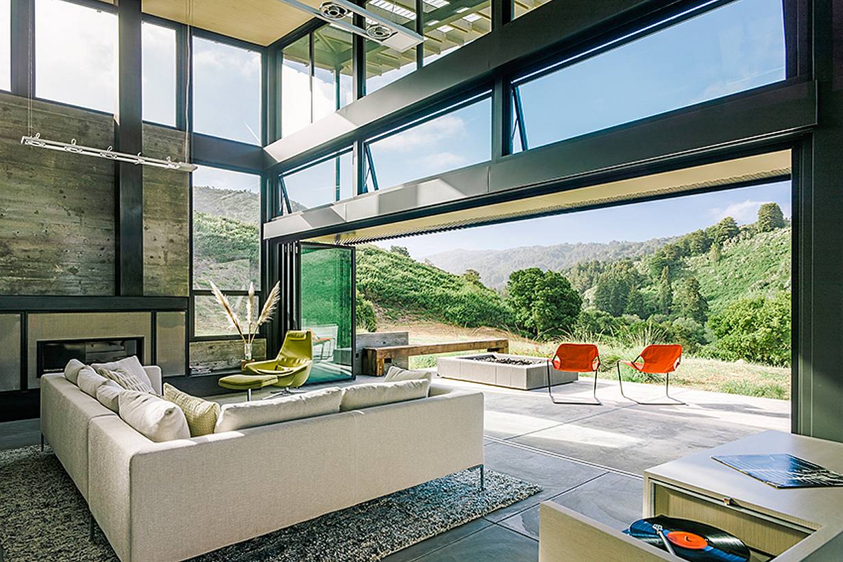 indoor outdoor living with NanaWall SL70