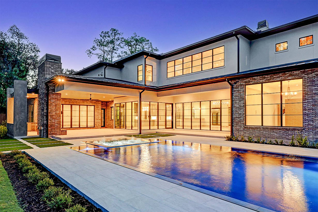 Metropolitan Custom Homes with NanaWall residential folding glass doors