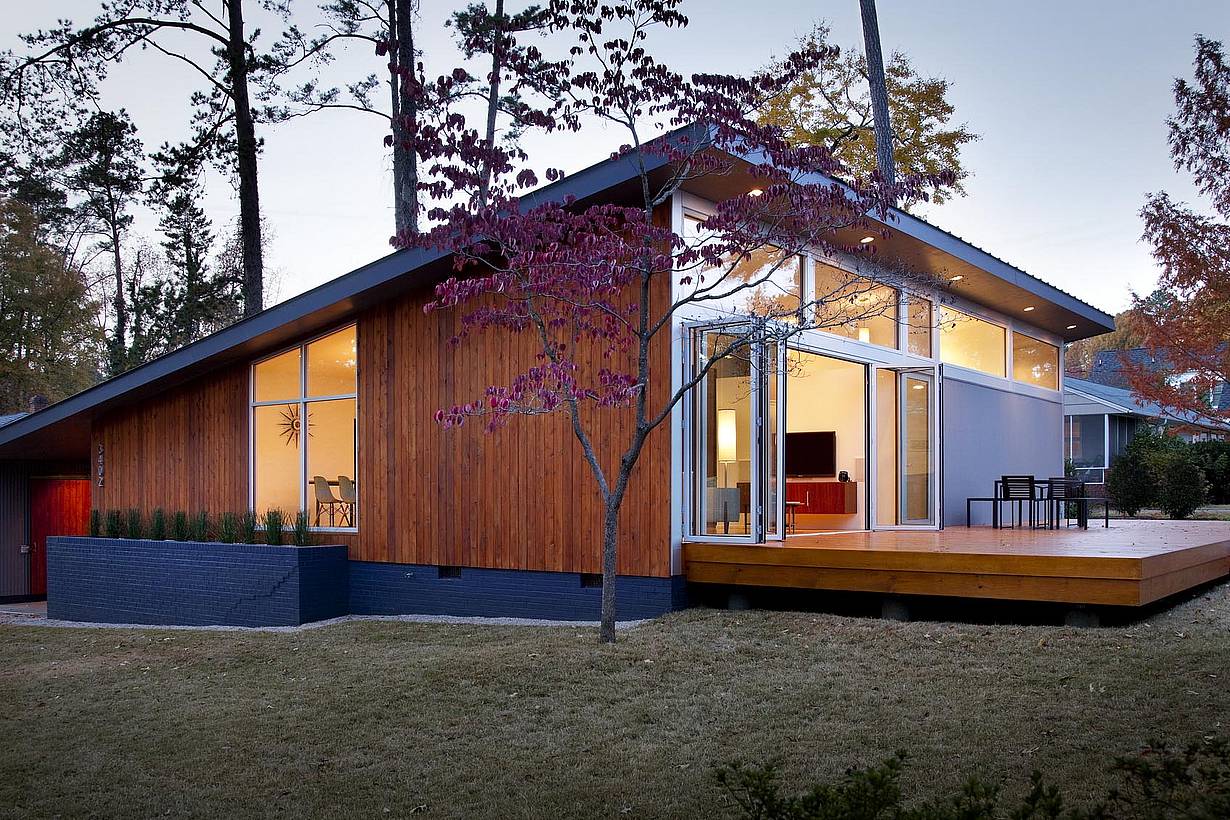 Light pours in through NanaWall SL70 folding glass wall.