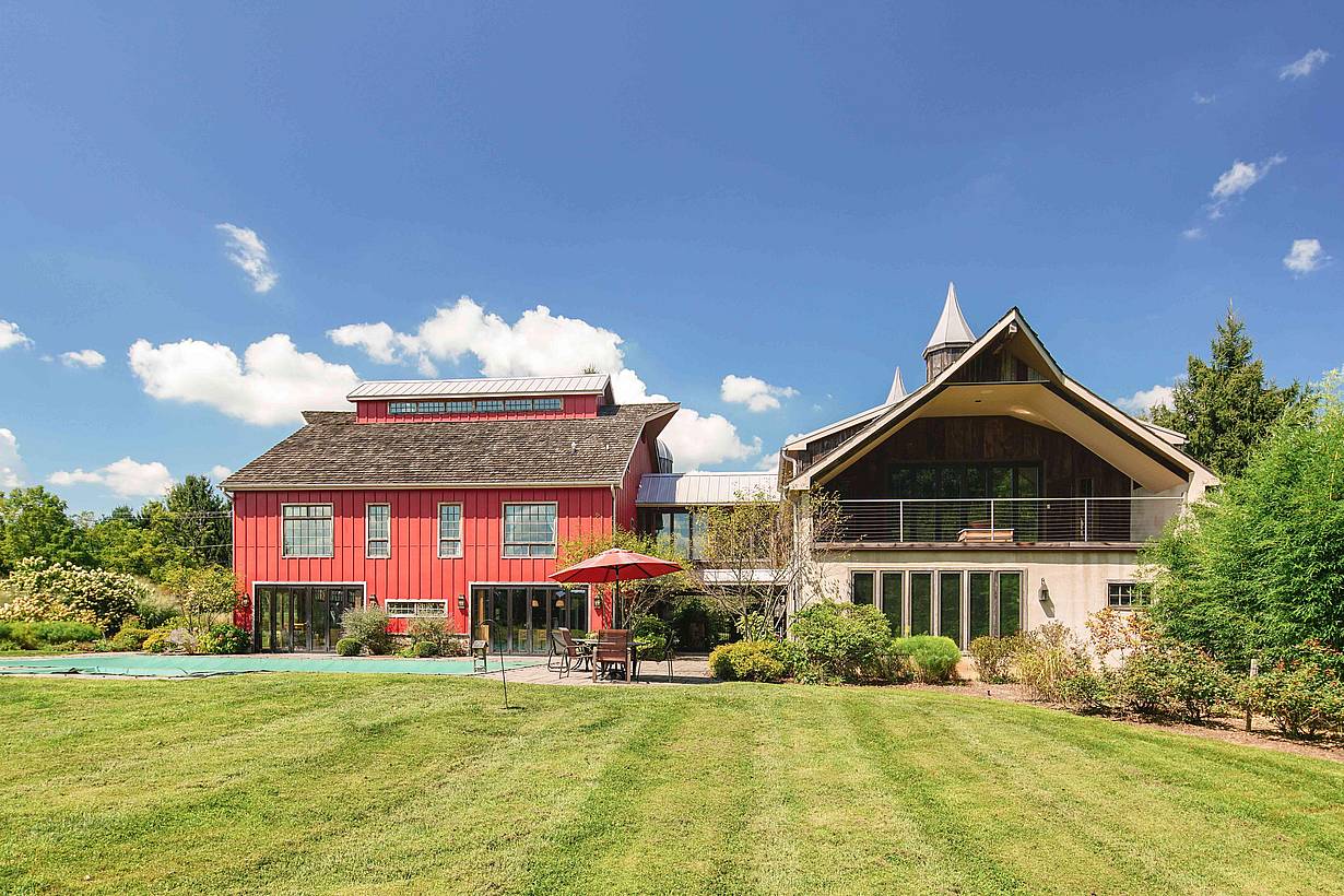 modern-barn-conversion-with-opening-glass-walls