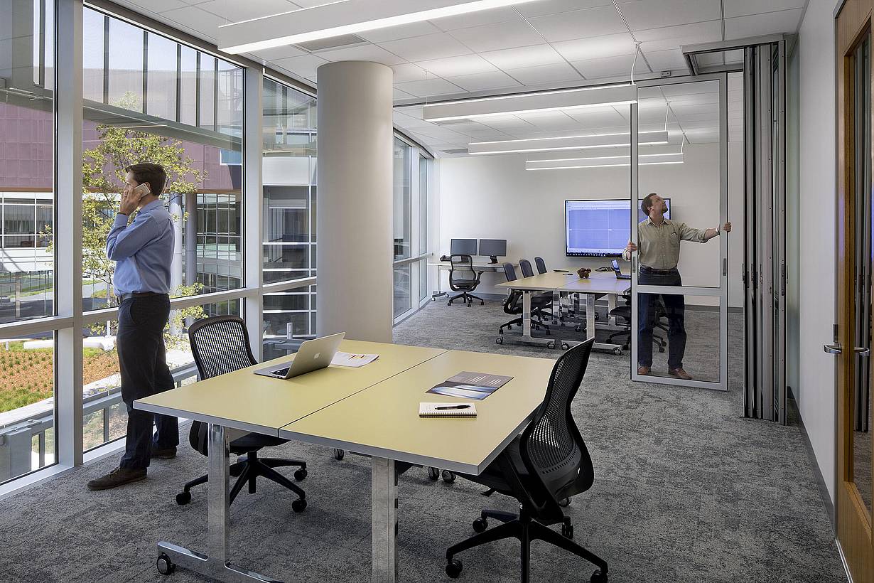 NanaWall HSW60 sliding glass panels for flexibility