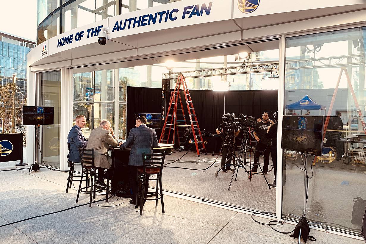 warriors-commentators-working-next-to-gatehouse-with-cero