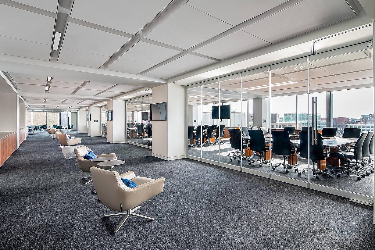 closed-single-track-sliding-systems-in-office-design