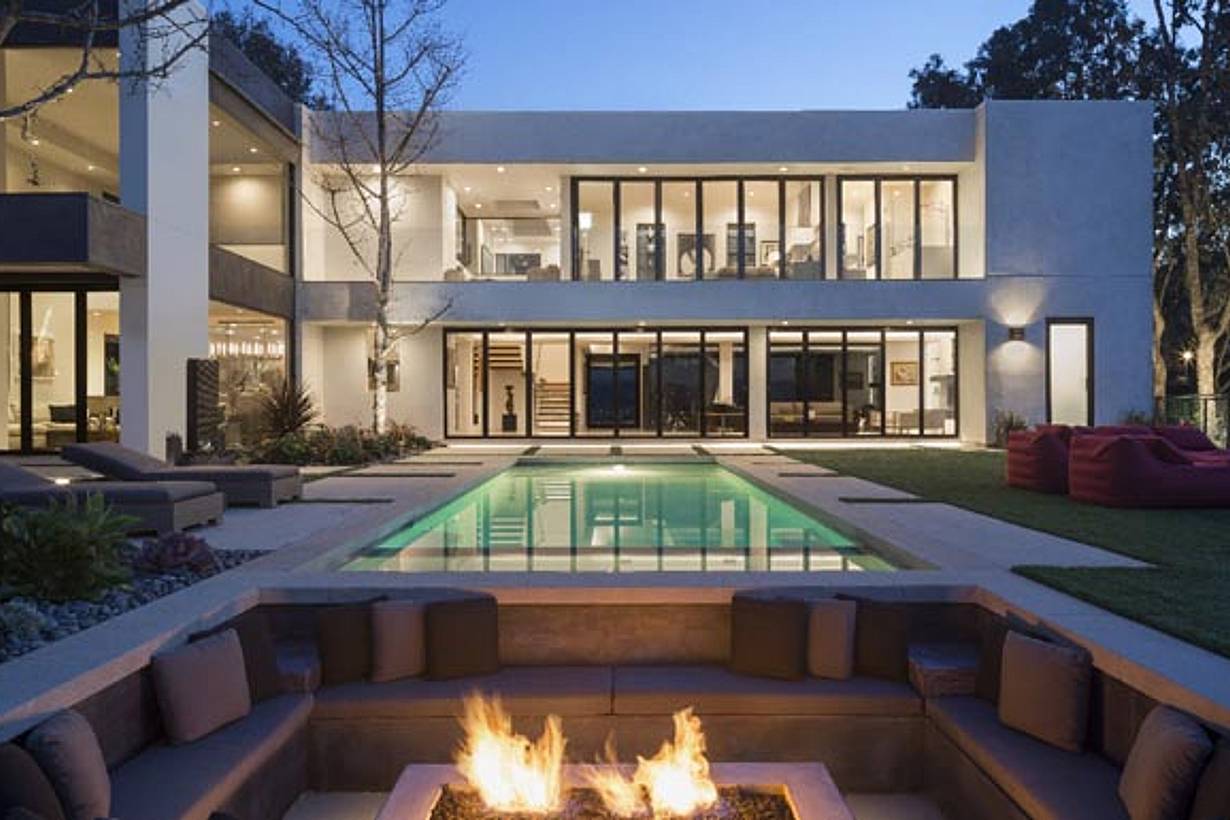 operable-glass-walls-can-change-the-look-of-a-building