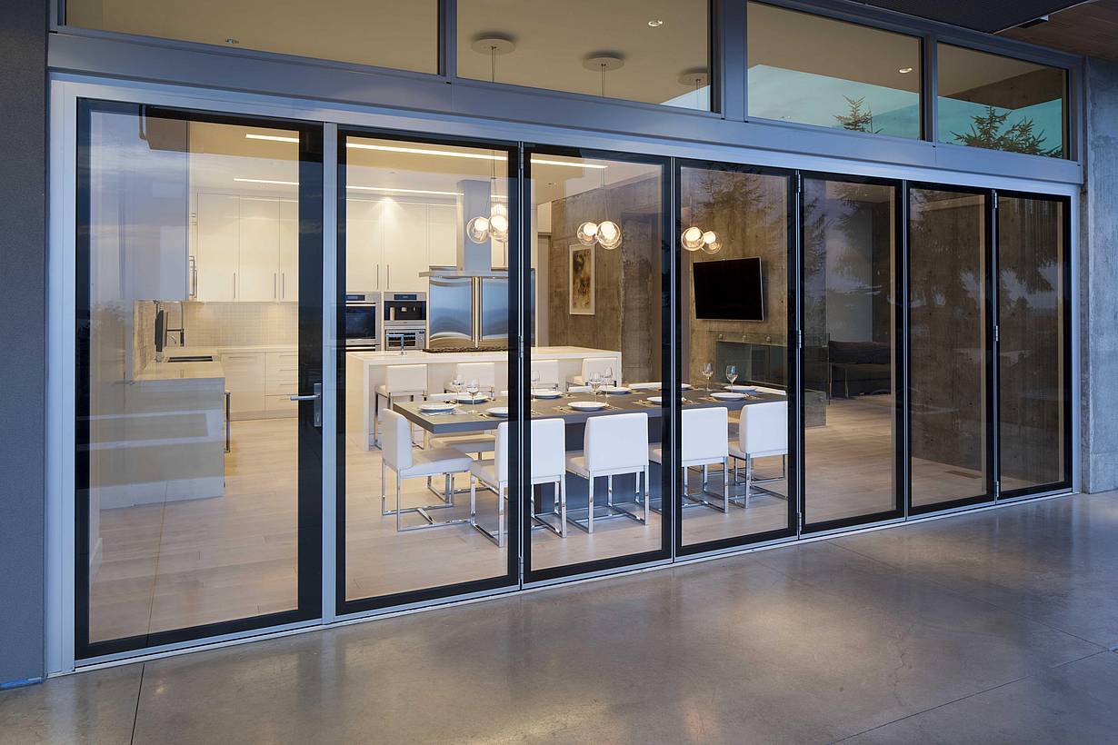 glazing-shown-with-closed-opening-glass-wall-in-residence