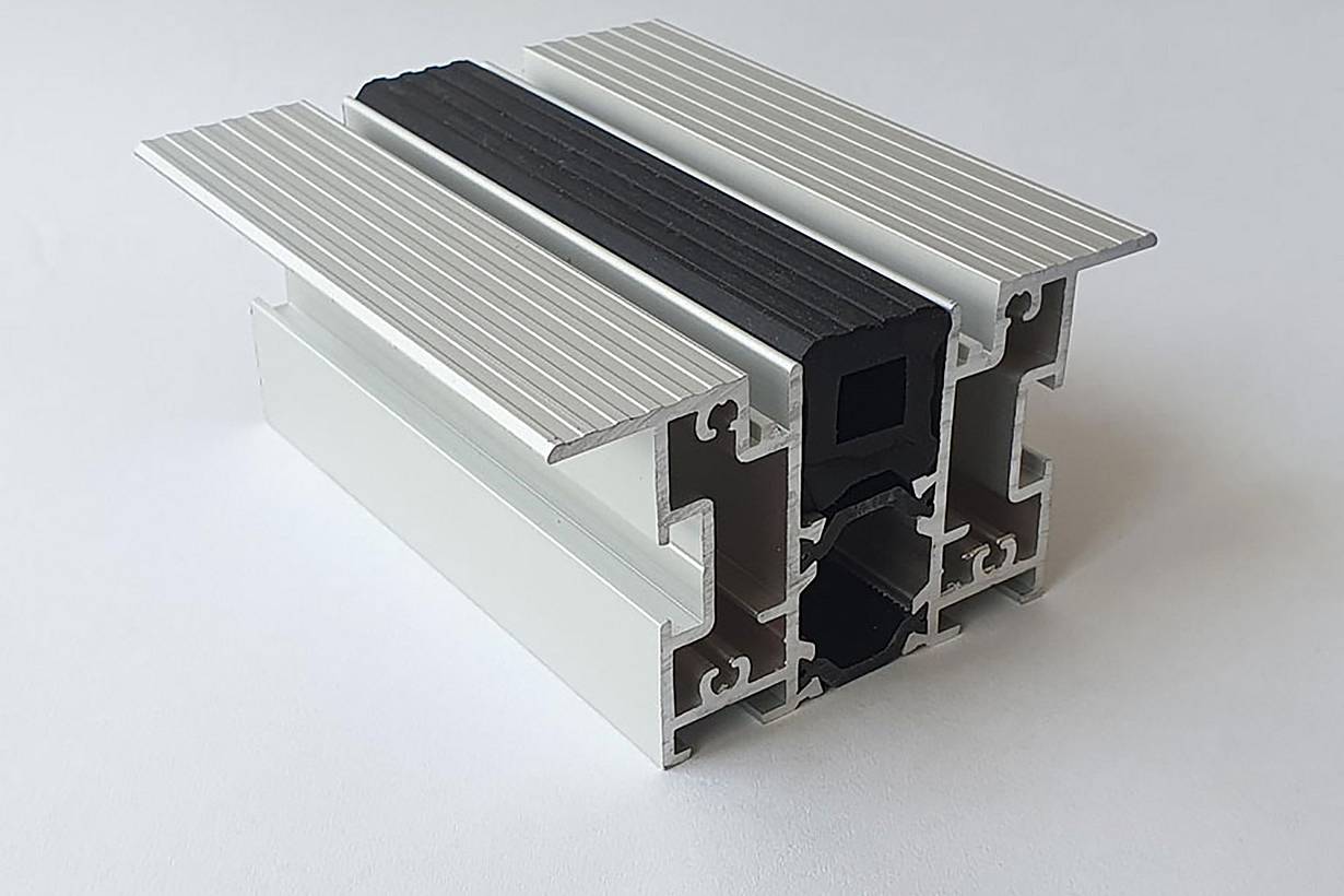 NanaWall Flush Sill -At Swing Panel
