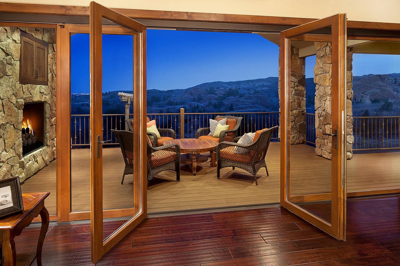WD65 solid, sustainably harvested timber frame -folding interior