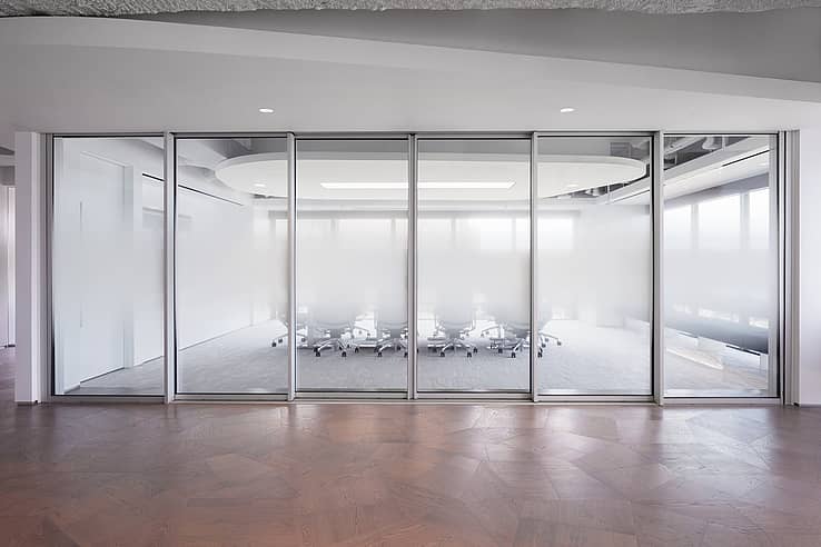cero sliding glass walls defining a conference area at Visa One Market