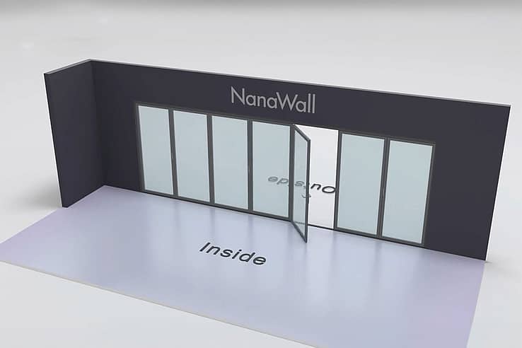 NanaWall inward/outward combination: 5-panel folding glass door with 4 inward left panels and 1 outward right panel (i4Lo1R)