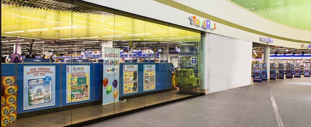 HSW75 Toys R Us with tall panels