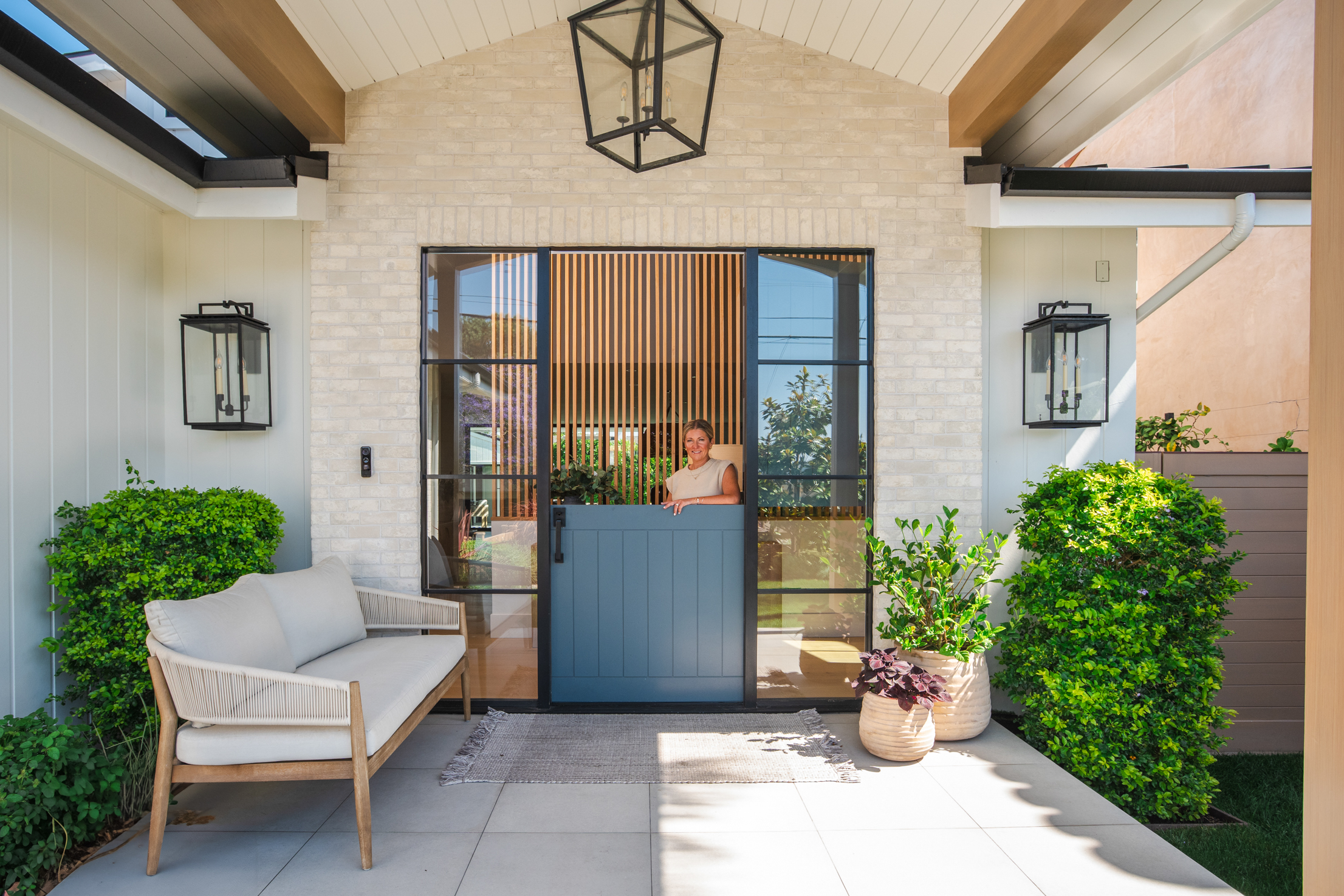 NEIGHBORHOOD アウトドア　スタッキング　コンテナ NHODE-211 Folding Patio Doors Elevate Bold Manhattan Beach Design